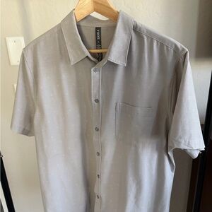 Vuori Men's Bridge Short Sleeve Button-Up Shirt in Vapor Dot